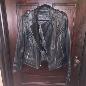 Women’s Wilson’s leather black jacket.